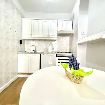 Apartman Superior Studio With Pool, Close To The
